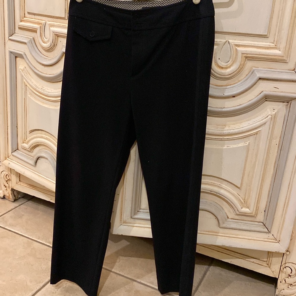 Womyn black ankle length pant